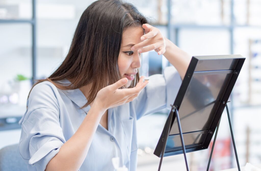 A young woman safely removes her contact lenses.